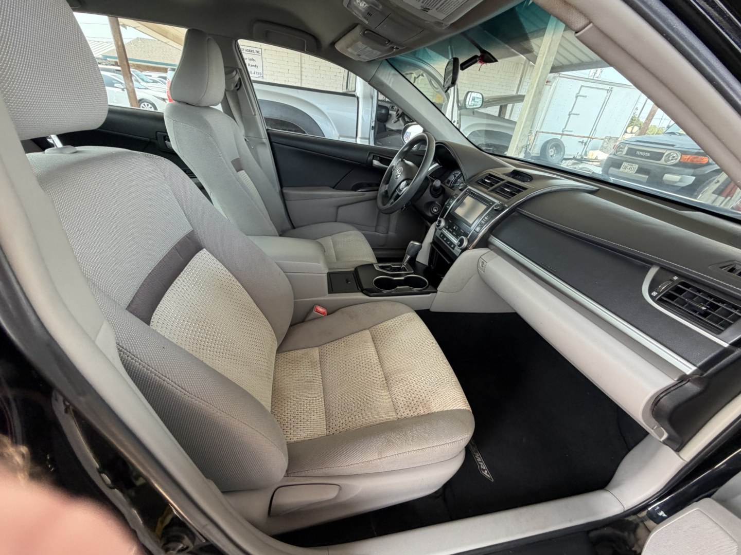 2014 White Toyota Camry L (4T4BF1FK3ER) with an 2.5L L4 DOHC 16V engine, 6-Speed Automatic transmission, located at 1687 Business 35 S, New Braunfels, TX, 78130, (830) 625-7159, 29.655487, -98.051491- Photo#2