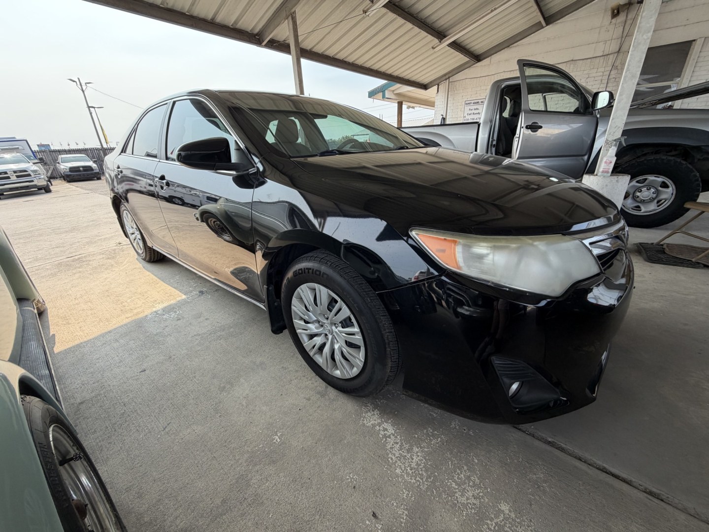 2014 White Toyota Camry L (4T4BF1FK3ER) with an 2.5L L4 DOHC 16V engine, 6-Speed Automatic transmission, located at 1687 Business 35 S, New Braunfels, TX, 78130, (830) 625-7159, 29.655487, -98.051491- Photo#1