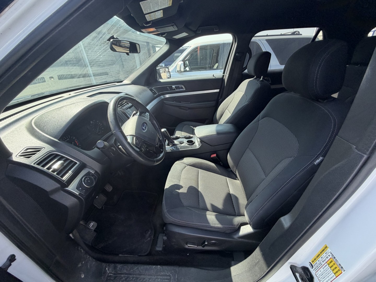 2017 White Ford Explorer XLT FWD (1FM5K7D8XHG) with an 3.5L V6 DOHC 24V engine, 6A transmission, located at 1687 Business 35 S, New Braunfels, TX, 78130, (830) 625-7159, 29.655487, -98.051491- Photo#11