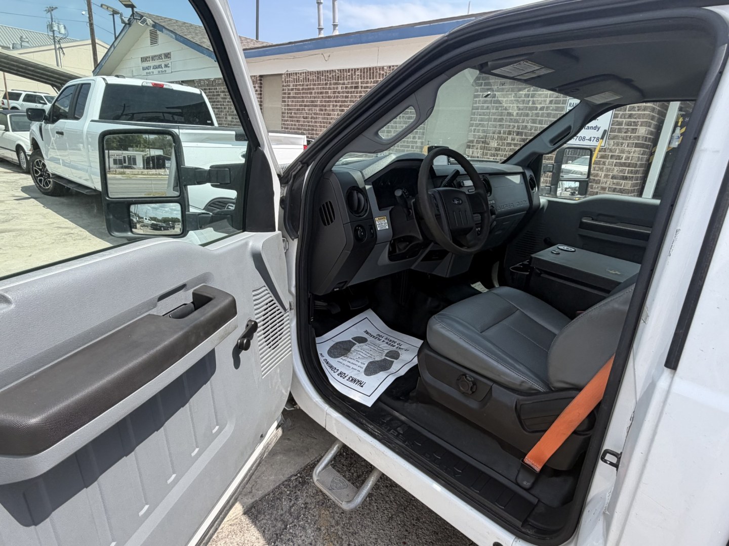 2013 White Ford F-350 SD XL 2WD (1FDRF3A65DE) with an 6.2L V8 OHV 16V engine, 6A transmission, located at 1687 Business 35 S, New Braunfels, TX, 78130, (830) 625-7159, 29.655487, -98.051491- Photo#8