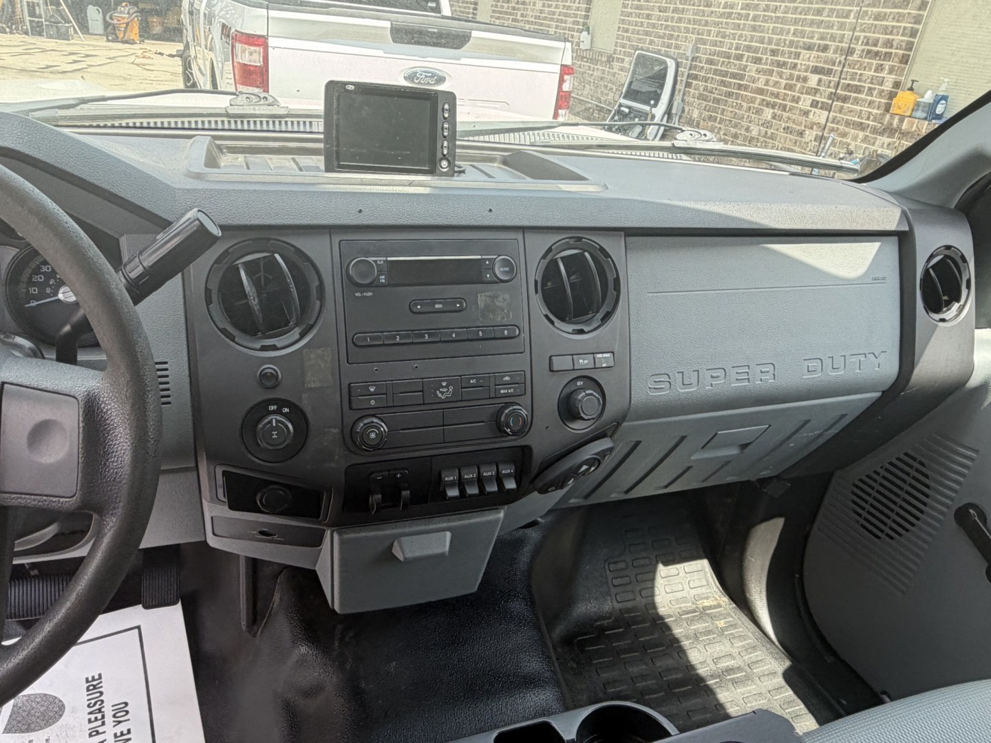 2013 White Ford F-350 SD XL 2WD (1FDRF3A65DE) with an 6.2L V8 OHV 16V engine, 6A transmission, located at 1687 Business 35 S, New Braunfels, TX, 78130, (830) 625-7159, 29.655487, -98.051491- Photo#11