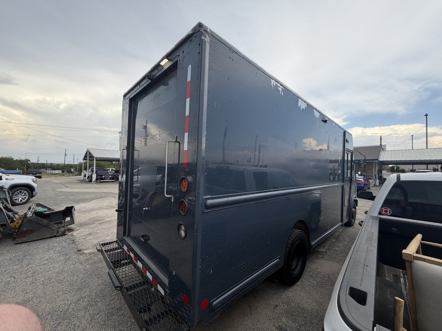 2020 Blue Ford Stripped Chassis - (1F65F5KN5L0) with an 7.3L V8 OHV 16V engine, located at 1687 Business 35 S, New Braunfels, TX, 78130, (830) 625-7159, 29.655487, -98.051491- Photo#3