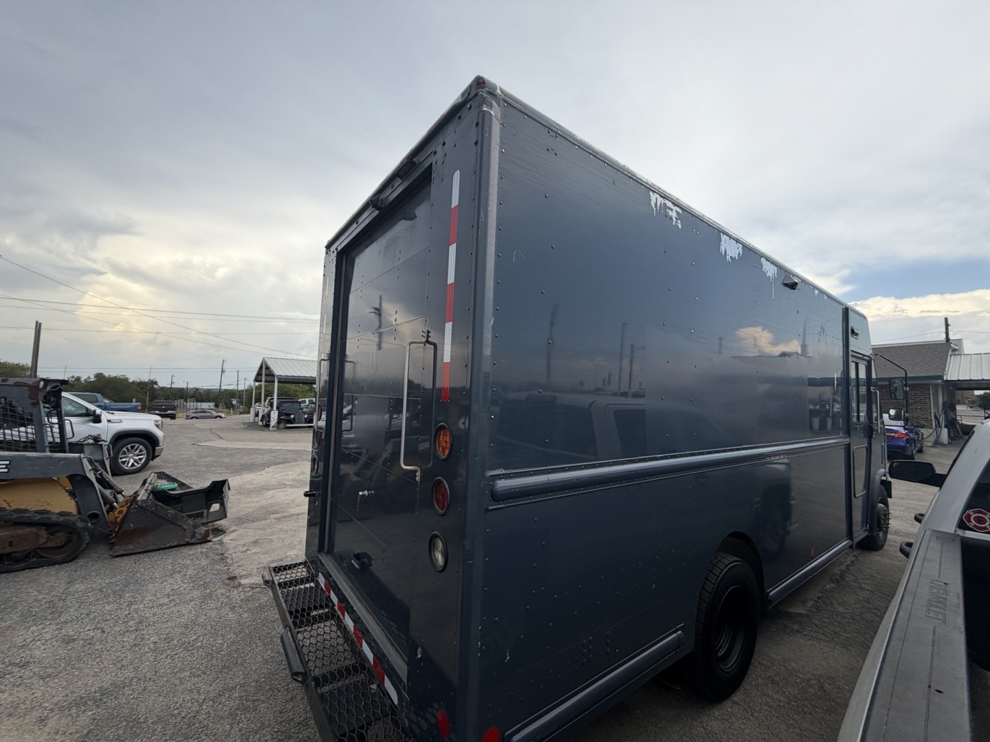 2020 Blue Ford Stripped Chassis - (1F65F5KN5L0) with an 7.3L V8 OHV 16V engine, located at 1687 Business 35 S, New Braunfels, TX, 78130, (830) 625-7159, 29.655487, -98.051491- Photo#4