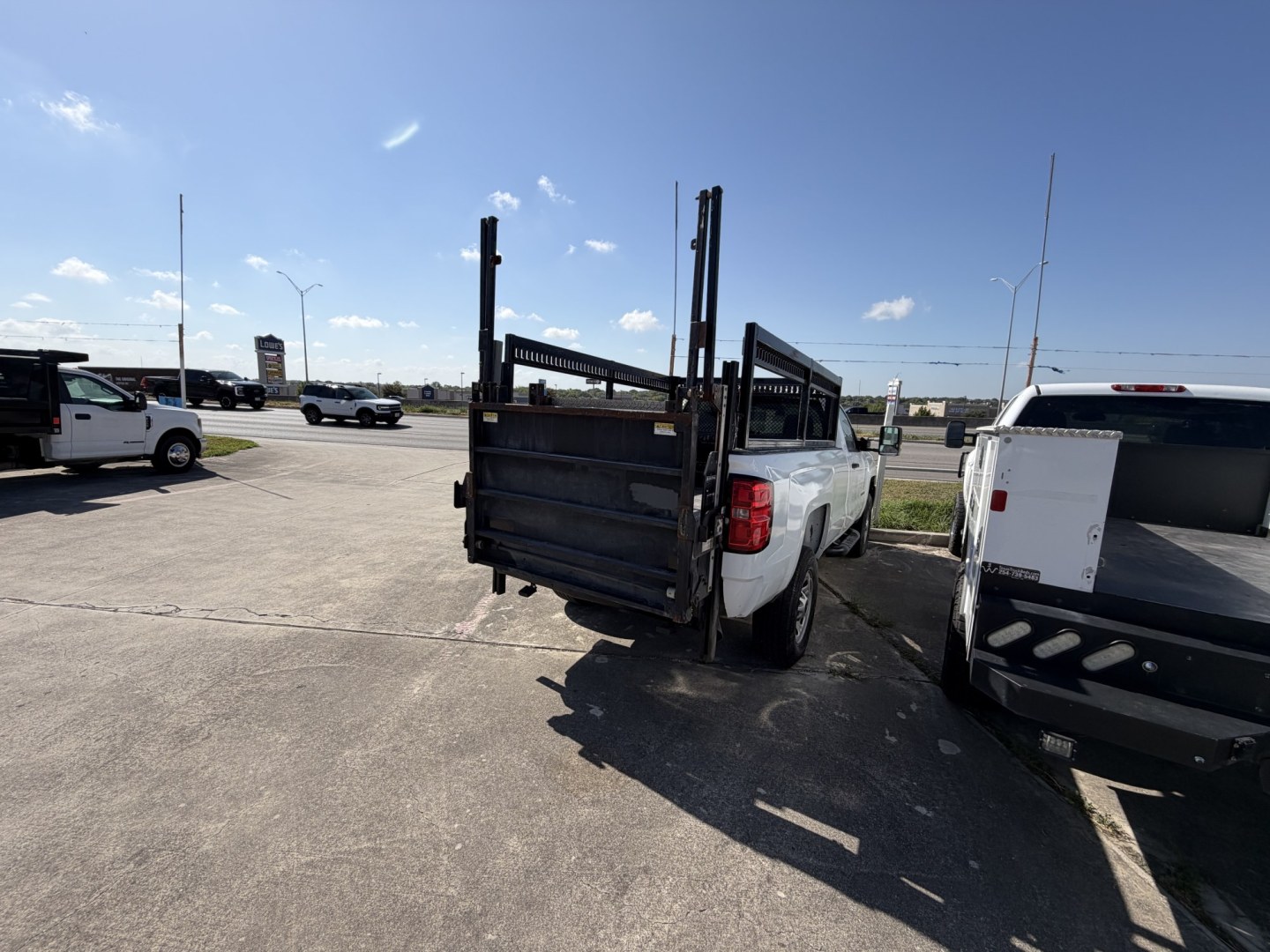 2015 White Chevrolet Silverado 2500HD Work Truck Long Box 2WD (1GC0CUEG4FZ) with an 6.0L V8 OHV 16V FFV engine, 6A transmission, located at 1687 Business 35 S, New Braunfels, TX, 78130, (830) 625-7159, 29.655487, -98.051491- Photo#4