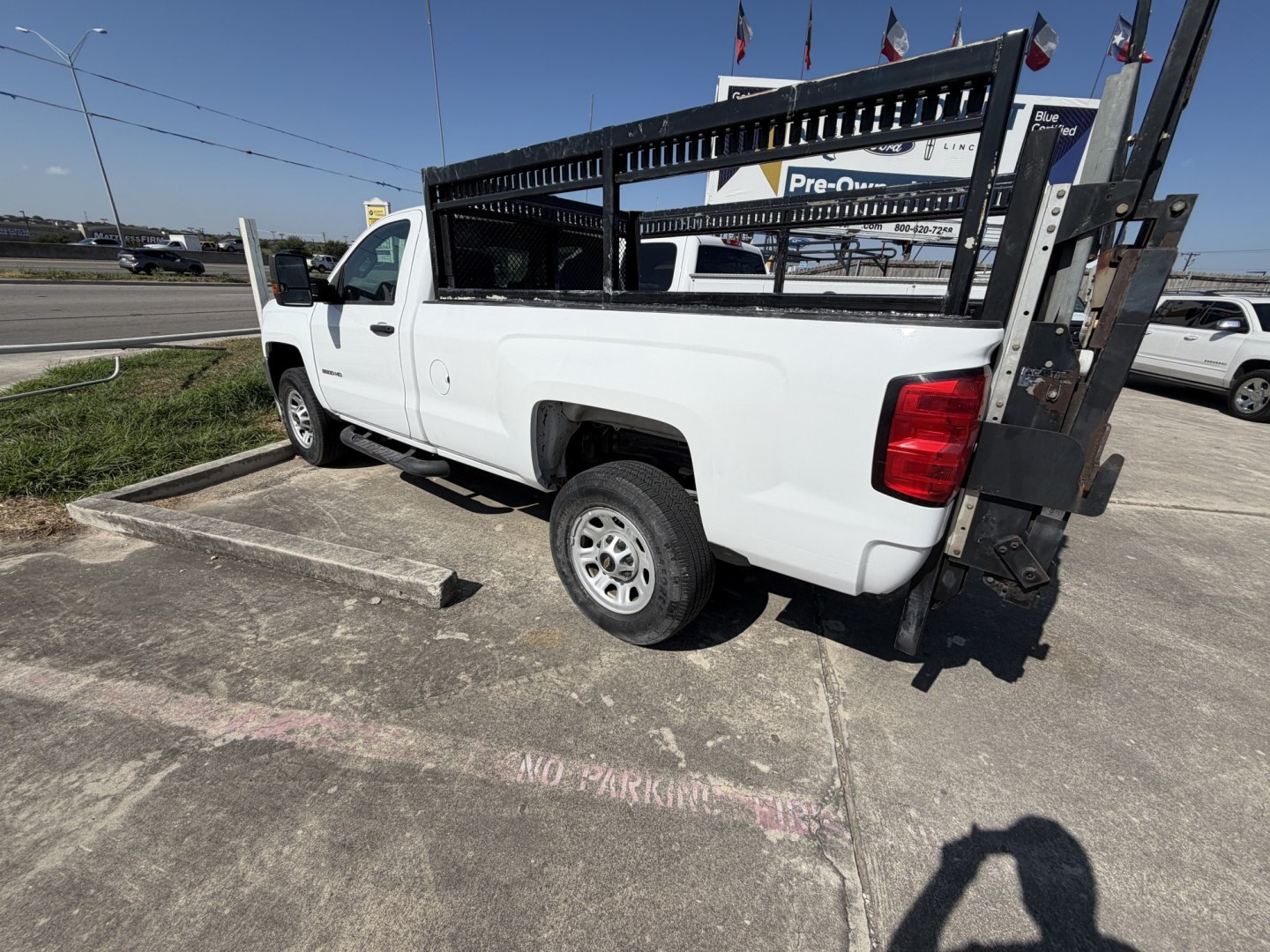 2015 White Chevrolet Silverado 2500HD Work Truck Long Box 2WD (1GC0CUEG4FZ) with an 6.0L V8 OHV 16V FFV engine, 6A transmission, located at 1687 Business 35 S, New Braunfels, TX, 78130, (830) 625-7159, 29.655487, -98.051491- Photo#5