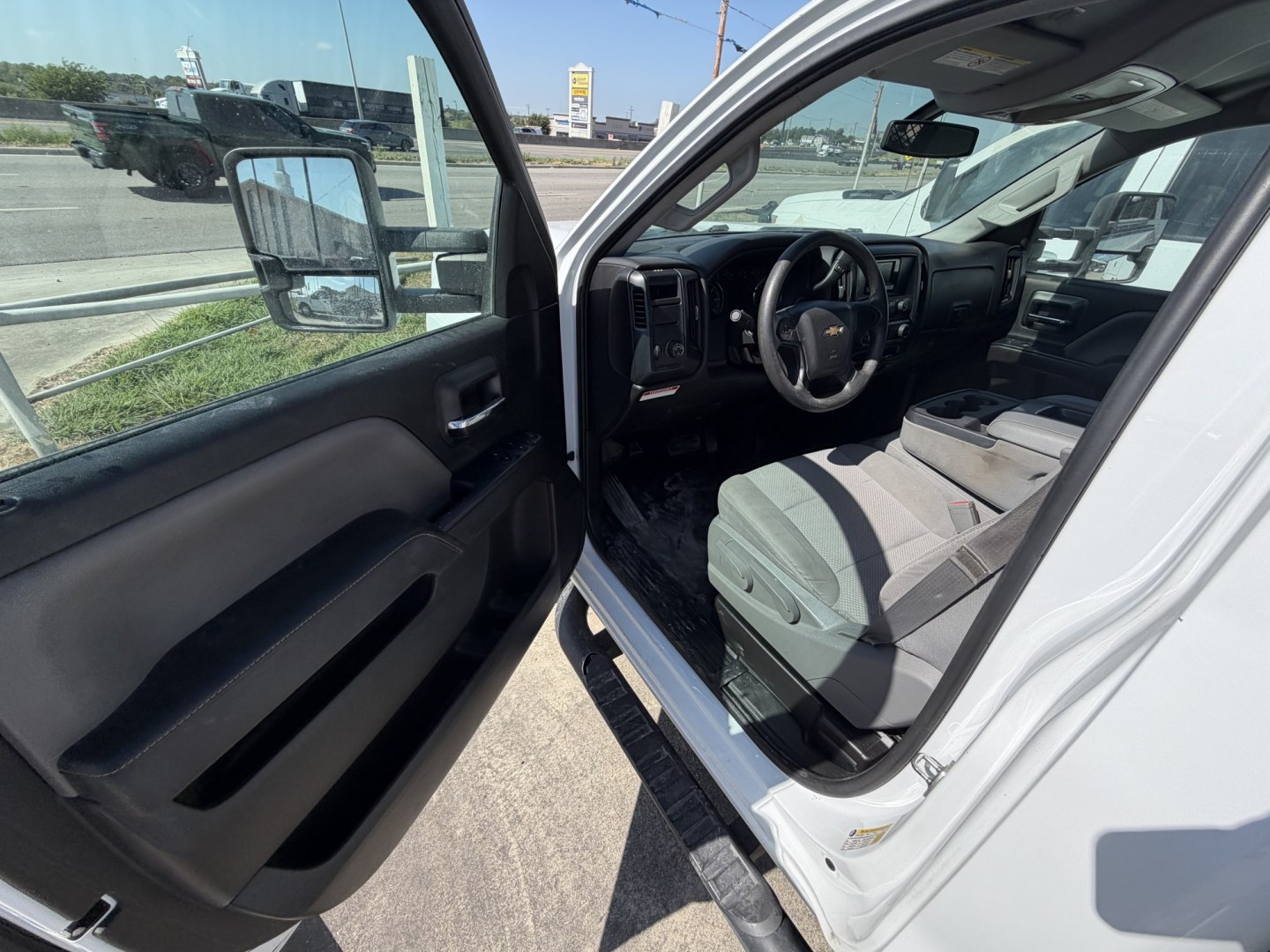 2015 White Chevrolet Silverado 2500HD Work Truck Long Box 2WD (1GC0CUEG4FZ) with an 6.0L V8 OHV 16V FFV engine, 6A transmission, located at 1687 Business 35 S, New Braunfels, TX, 78130, (830) 625-7159, 29.655487, -98.051491- Photo#7