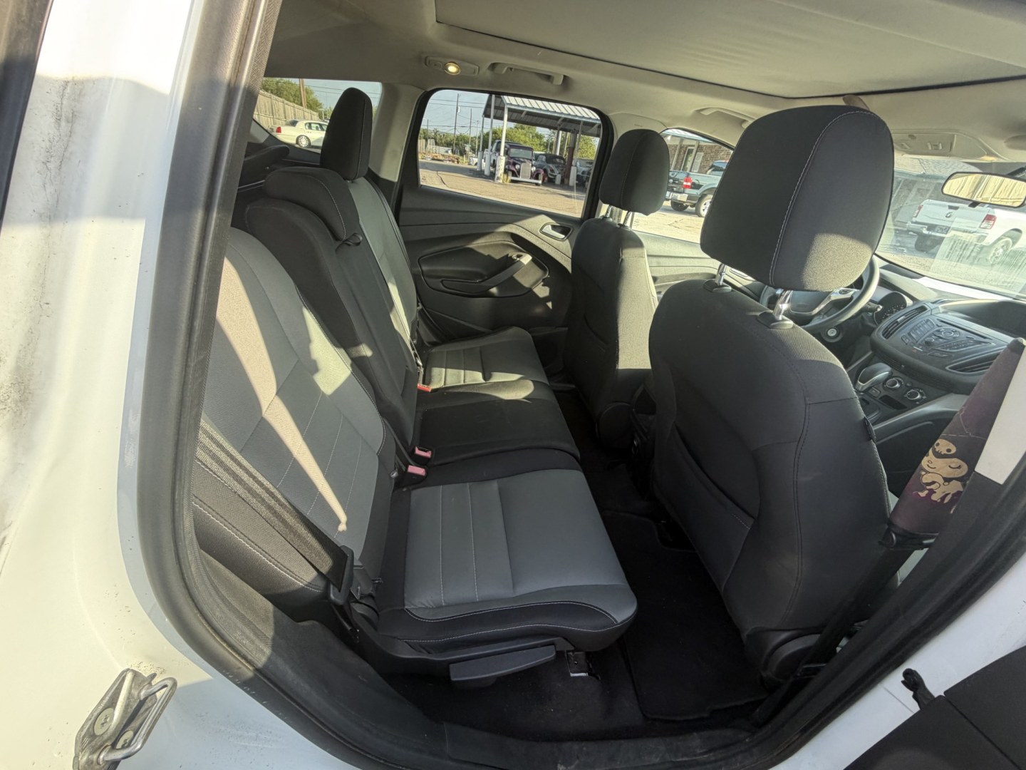 2016 White Ford Escape SE FWD (1FMCU0G95GU) with an 2.0L L4 DOHC 16V engine, 6A transmission, located at 1687 Business 35 S, New Braunfels, TX, 78130, (830) 625-7159, 29.655487, -98.051491- Photo#4