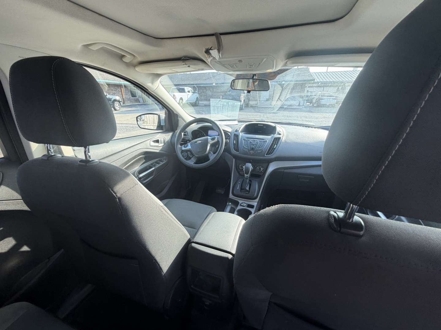 2016 White Ford Escape SE FWD (1FMCU0G95GU) with an 2.0L L4 DOHC 16V engine, 6A transmission, located at 1687 Business 35 S, New Braunfels, TX, 78130, (830) 625-7159, 29.655487, -98.051491- Photo#5