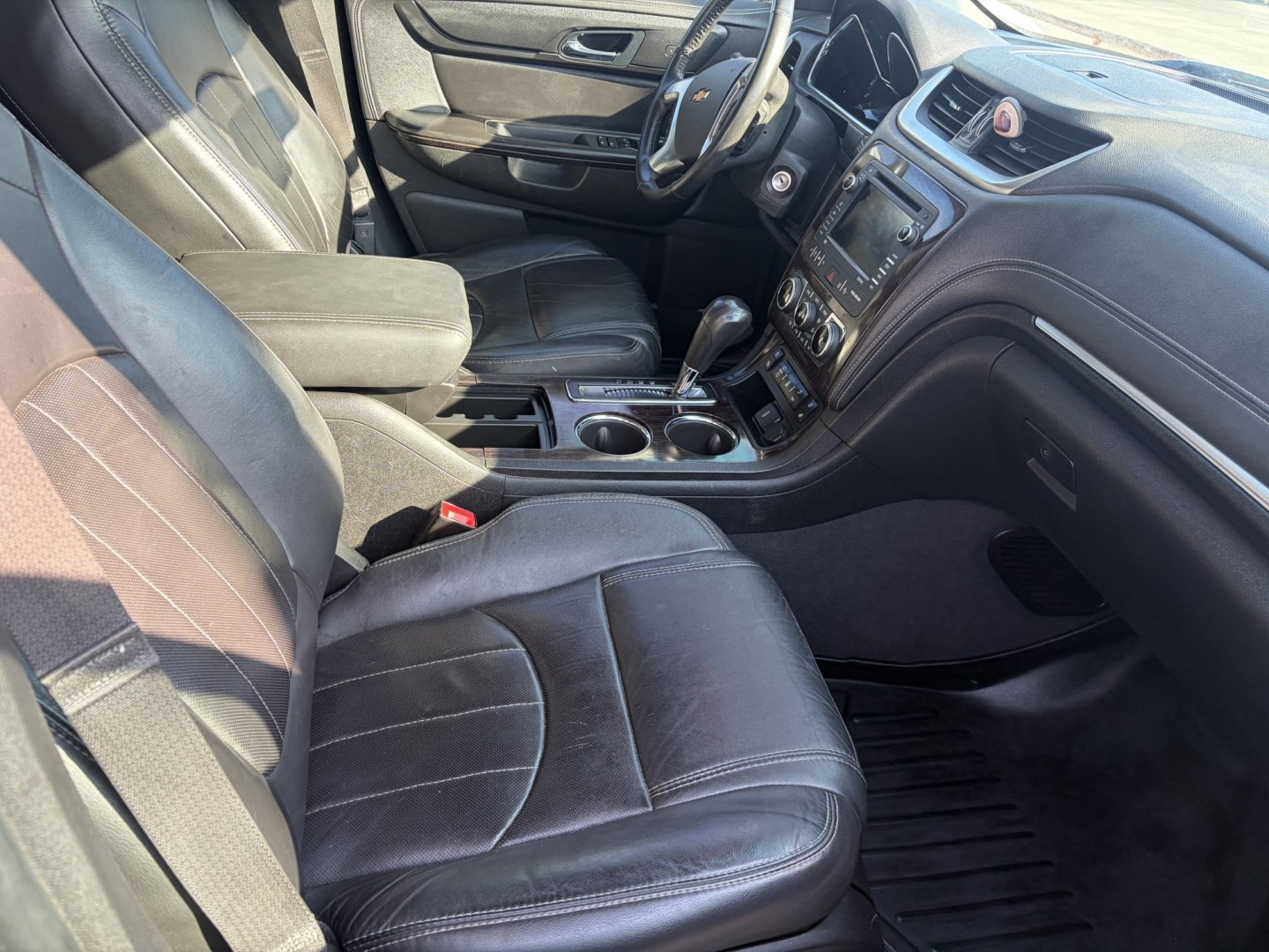 2016 Black Chevrolet Traverse LTZ FWD (1GNKRJKD4GJ) with an 3.6L V6 DOHC 24V engine, 6A transmission, located at 1687 Business 35 S, New Braunfels, TX, 78130, (830) 625-7159, 29.655487, -98.051491- Photo#2