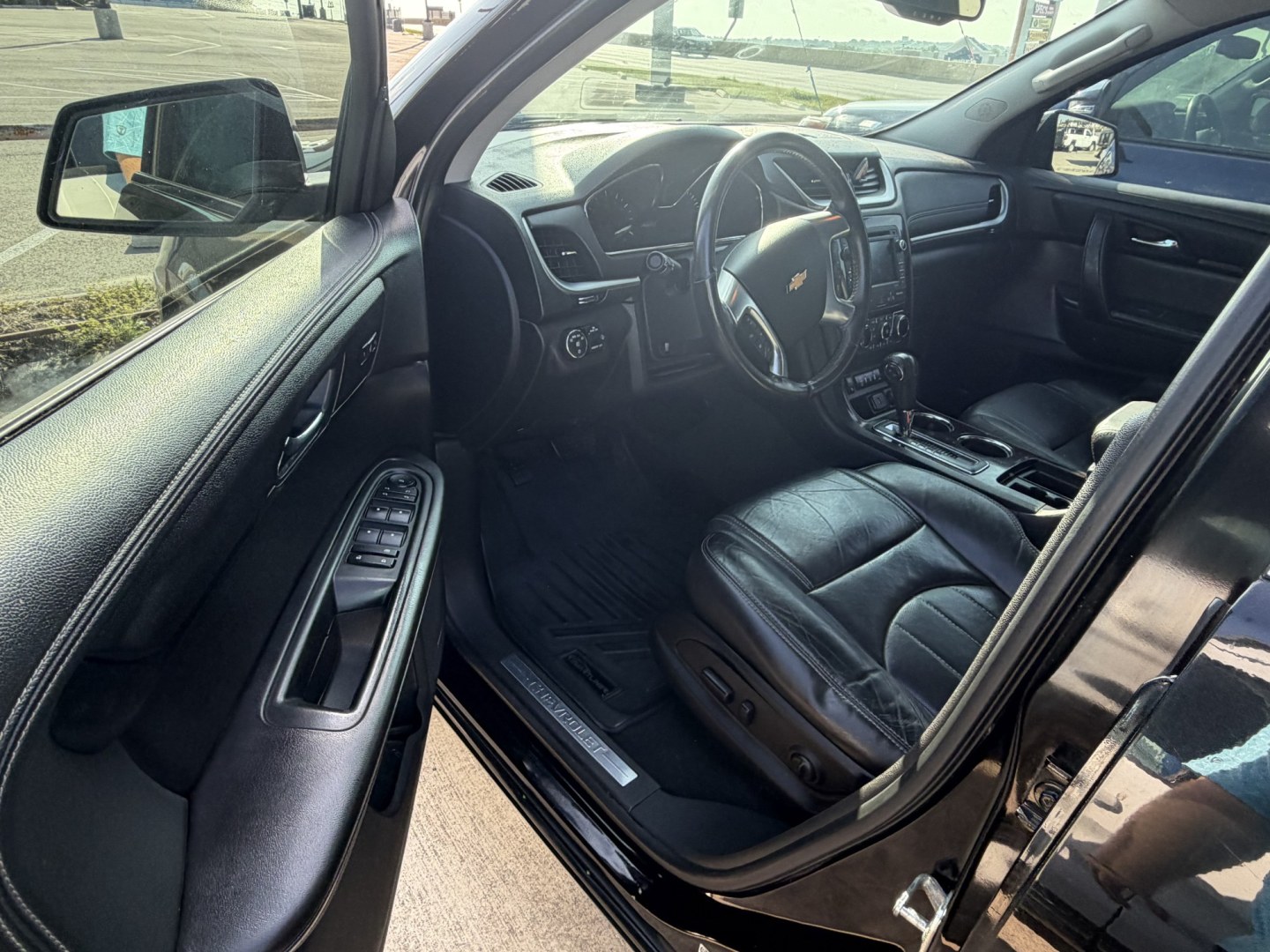 2016 Black Chevrolet Traverse LTZ FWD (1GNKRJKD4GJ) with an 3.6L V6 DOHC 24V engine, 6A transmission, located at 1687 Business 35 S, New Braunfels, TX, 78130, (830) 625-7159, 29.655487, -98.051491- Photo#11