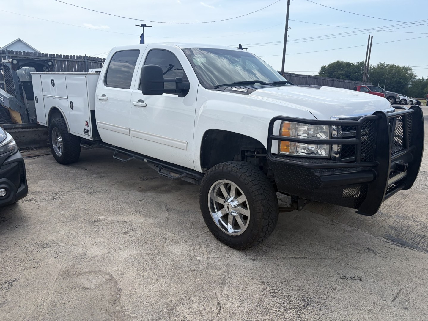 2012 White Chevrolet Silverado 2500HD LTZ Crew Cab 4WD (1GC1KYC82CF) with an 6.6L V8 OHV 32V TURBO DIESEL engine, 6-Speed Automatic transmission, located at 1687 Business 35 S, New Braunfels, TX, 78130, (830) 625-7159, 29.655487, -98.051491- Photo#2
