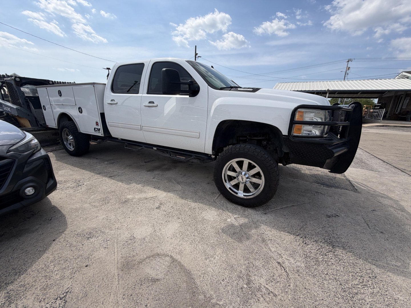 2012 White Chevrolet Silverado 2500HD LTZ Crew Cab 4WD (1GC1KYC82CF) with an 6.6L V8 OHV 32V TURBO DIESEL engine, 6-Speed Automatic transmission, located at 1687 Business 35 S, New Braunfels, TX, 78130, (830) 625-7159, 29.655487, -98.051491- Photo#3