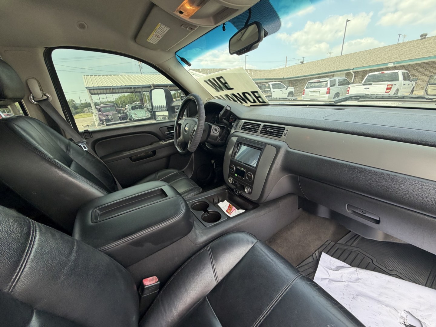 2012 White Chevrolet Silverado 2500HD LTZ Crew Cab 4WD (1GC1KYC82CF) with an 6.6L V8 OHV 32V TURBO DIESEL engine, 6-Speed Automatic transmission, located at 1687 Business 35 S, New Braunfels, TX, 78130, (830) 625-7159, 29.655487, -98.051491- Photo#5