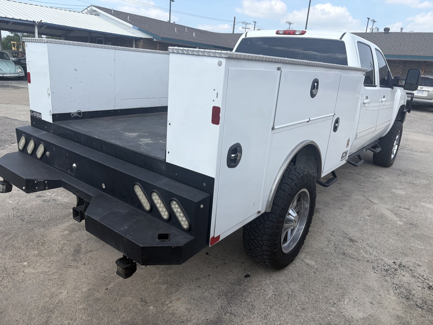2012 White Chevrolet Silverado 2500HD LTZ Crew Cab 4WD (1GC1KYC82CF) with an 6.6L V8 OHV 32V TURBO DIESEL engine, 6-Speed Automatic transmission, located at 1687 Business 35 S, New Braunfels, TX, 78130, (830) 625-7159, 29.655487, -98.051491- Photo#8