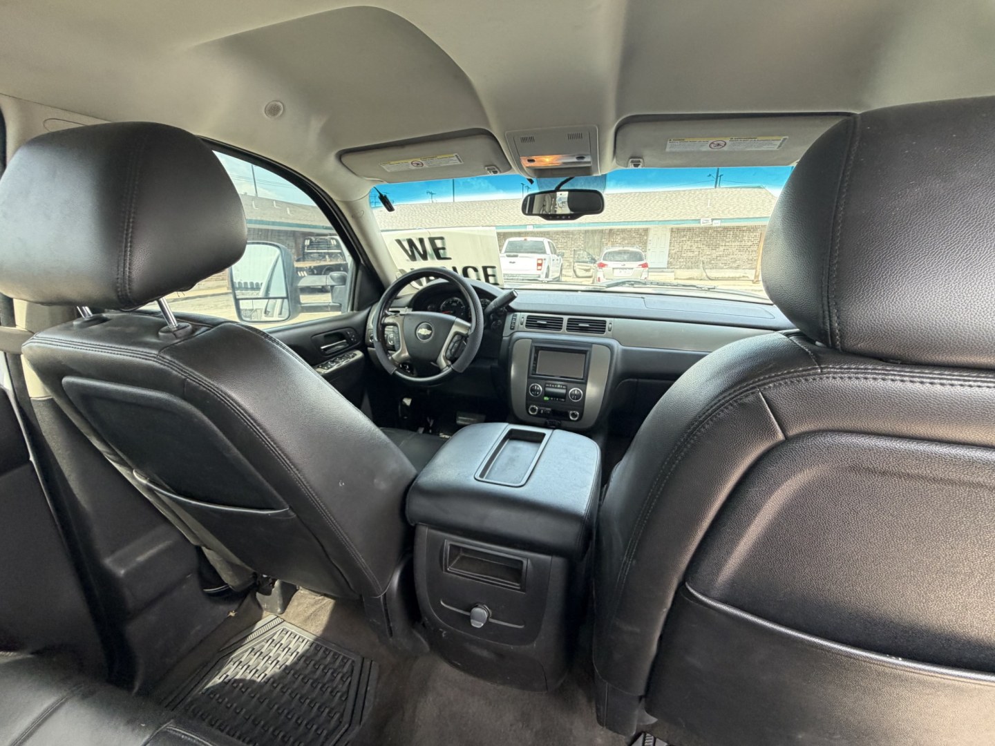 2012 White Chevrolet Silverado 2500HD LTZ Crew Cab 4WD (1GC1KYC82CF) with an 6.6L V8 OHV 32V TURBO DIESEL engine, 6-Speed Automatic transmission, located at 1687 Business 35 S, New Braunfels, TX, 78130, (830) 625-7159, 29.655487, -98.051491- Photo#7