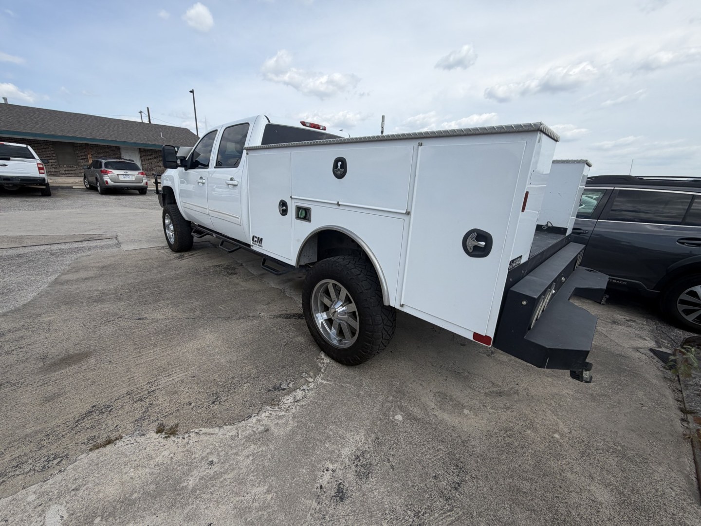 2012 White Chevrolet Silverado 2500HD LTZ Crew Cab 4WD (1GC1KYC82CF) with an 6.6L V8 OHV 32V TURBO DIESEL engine, 6-Speed Automatic transmission, located at 1687 Business 35 S, New Braunfels, TX, 78130, (830) 625-7159, 29.655487, -98.051491- Photo#10