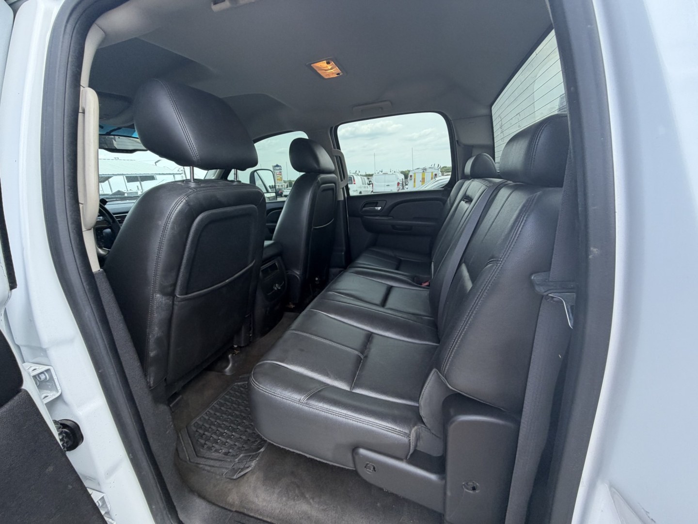 2012 White Chevrolet Silverado 2500HD LTZ Crew Cab 4WD (1GC1KYC82CF) with an 6.6L V8 OHV 32V TURBO DIESEL engine, 6-Speed Automatic transmission, located at 1687 Business 35 S, New Braunfels, TX, 78130, (830) 625-7159, 29.655487, -98.051491- Photo#12