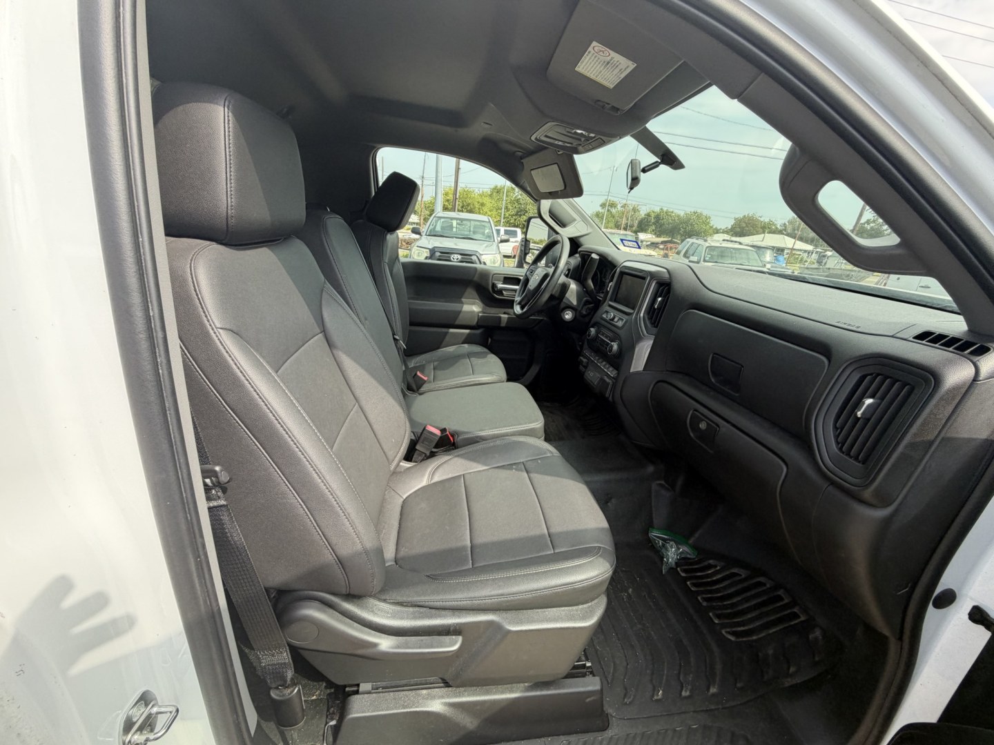 2022 White Chevrolet Silverado 2500HD Work Truck 2WD (1GC0WLE7XNF) with an 6.6L V8 OHV 16 engine, 6A transmission, located at 1687 Business 35 S, New Braunfels, TX, 78130, (830) 625-7159, 29.655487, -98.051491- Photo#3
