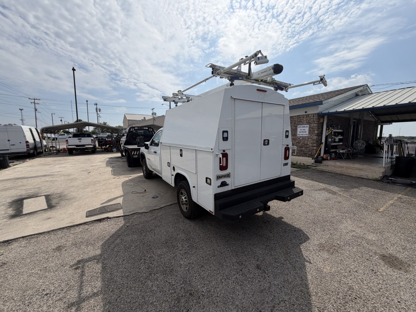 2022 White Chevrolet Silverado 2500HD Work Truck 2WD (1GC0WLE7XNF) with an 6.6L V8 OHV 16 engine, 6A transmission, located at 1687 Business 35 S, New Braunfels, TX, 78130, (830) 625-7159, 29.655487, -98.051491- Photo#6