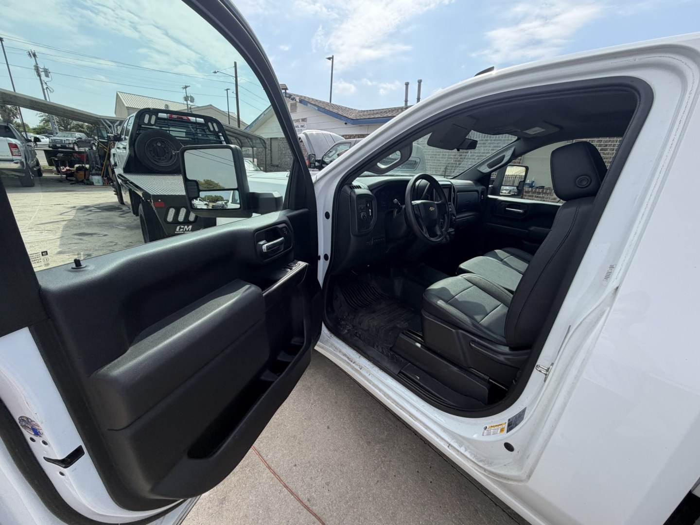 2022 White Chevrolet Silverado 2500HD Work Truck 2WD (1GC0WLE7XNF) with an 6.6L V8 OHV 16 engine, 6A transmission, located at 1687 Business 35 S, New Braunfels, TX, 78130, (830) 625-7159, 29.655487, -98.051491- Photo#8