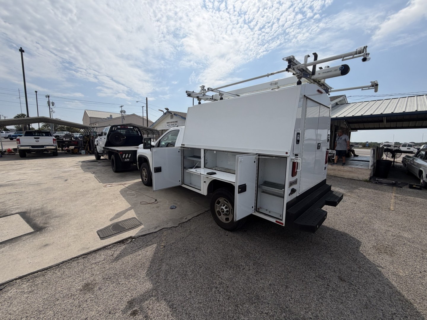2022 White Chevrolet Silverado 2500HD Work Truck 2WD (1GC0WLE7XNF) with an 6.6L V8 OHV 16 engine, 6A transmission, located at 1687 Business 35 S, New Braunfels, TX, 78130, (830) 625-7159, 29.655487, -98.051491- Photo#7