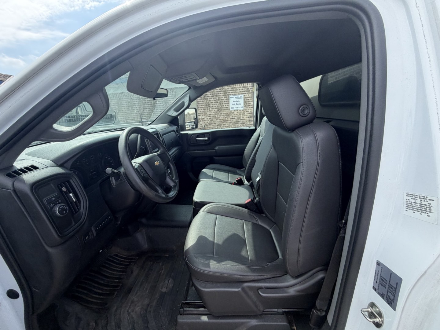2022 White Chevrolet Silverado 2500HD Work Truck 2WD (1GC0WLE7XNF) with an 6.6L V8 OHV 16 engine, 6A transmission, located at 1687 Business 35 S, New Braunfels, TX, 78130, (830) 625-7159, 29.655487, -98.051491- Photo#9
