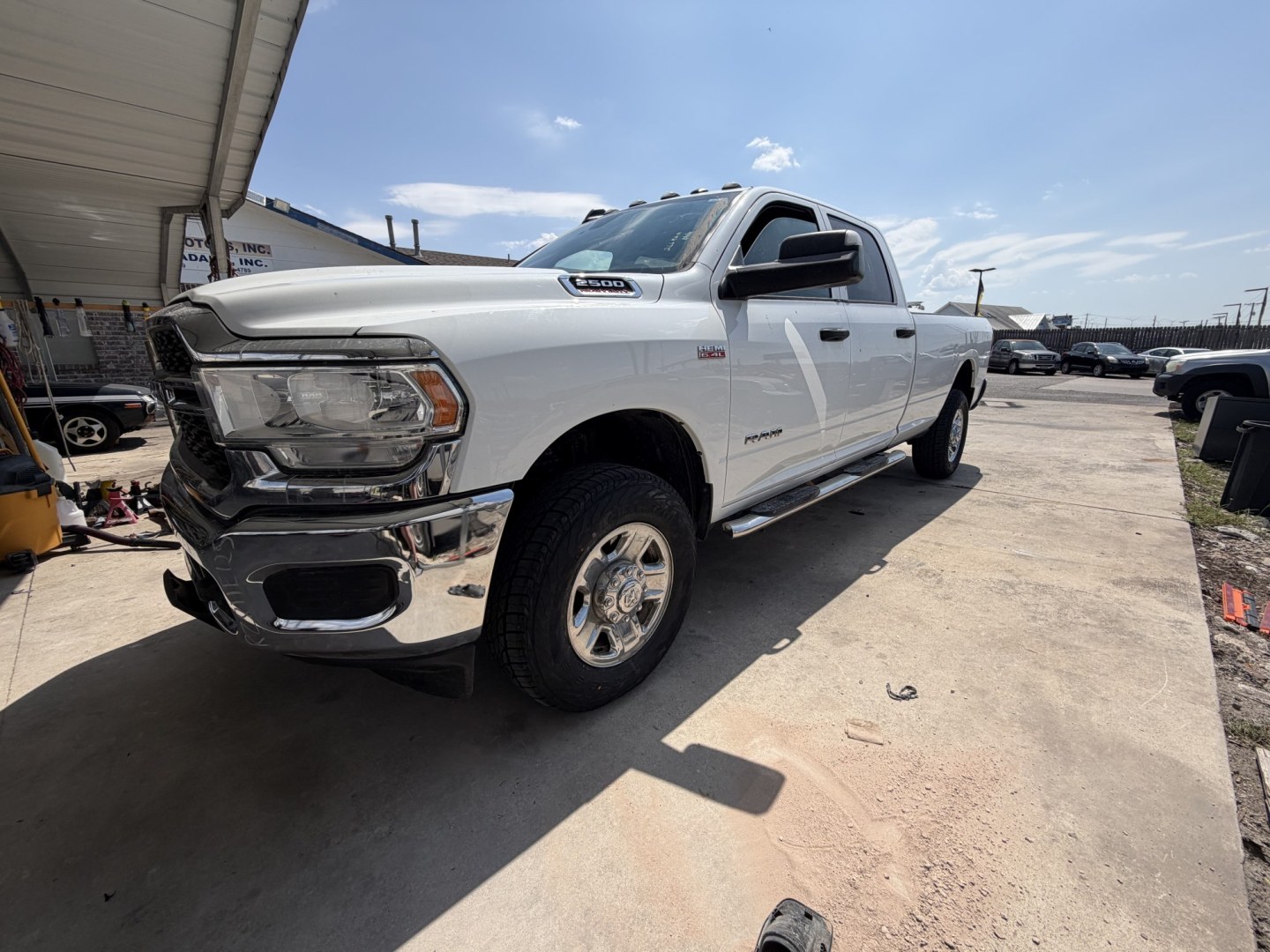 2022 White RAM 2500 Tradesman Crew Cab LWB 4WD (3C6UR5HJ0NG) with an 6.4L V8 engine, 6A transmission, located at 1687 Business 35 S, New Braunfels, TX, 78130, (830) 625-7159, 29.655487, -98.051491- Photo#0