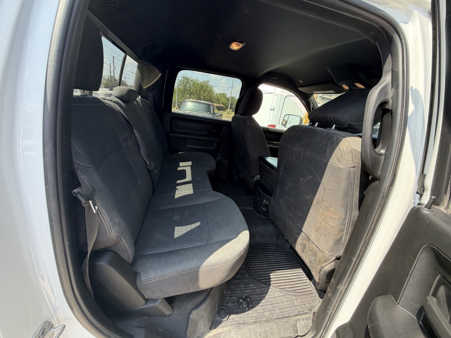 2022 White RAM 2500 Tradesman Crew Cab LWB 4WD (3C6UR5HJ0NG) with an 6.4L V8 engine, 6A transmission, located at 1687 Business 35 S, New Braunfels, TX, 78130, (830) 625-7159, 29.655487, -98.051491- Photo#4