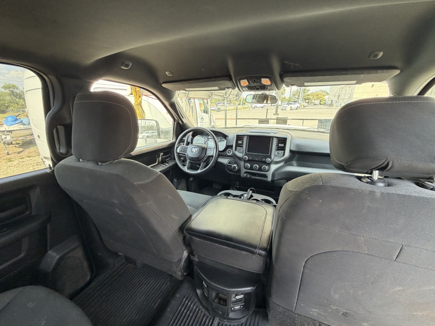 2022 White RAM 2500 Tradesman Crew Cab LWB 4WD (3C6UR5HJ0NG) with an 6.4L V8 engine, 6A transmission, located at 1687 Business 35 S, New Braunfels, TX, 78130, (830) 625-7159, 29.655487, -98.051491- Photo#5