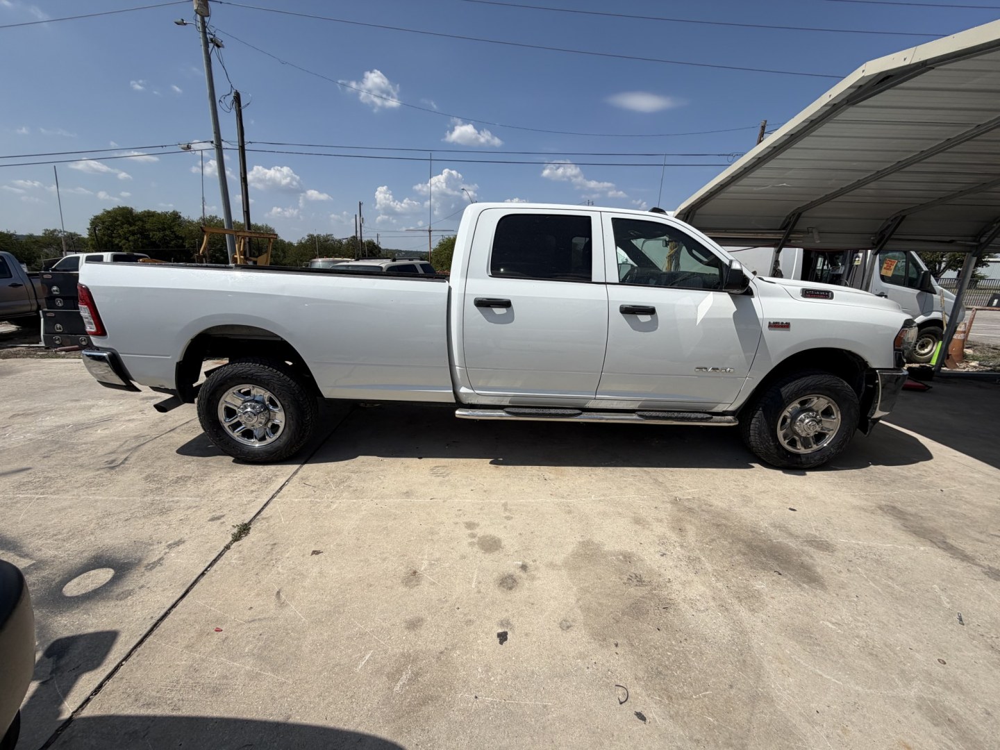 2022 White RAM 2500 Tradesman Crew Cab LWB 4WD (3C6UR5HJ0NG) with an 6.4L V8 engine, 6A transmission, located at 1687 Business 35 S, New Braunfels, TX, 78130, (830) 625-7159, 29.655487, -98.051491- Photo#6