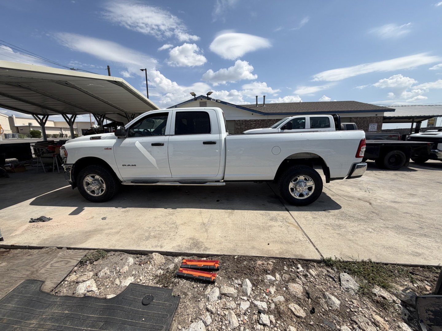 2022 White RAM 2500 Tradesman Crew Cab LWB 4WD (3C6UR5HJ0NG) with an 6.4L V8 engine, 6A transmission, located at 1687 Business 35 S, New Braunfels, TX, 78130, (830) 625-7159, 29.655487, -98.051491- Photo#7