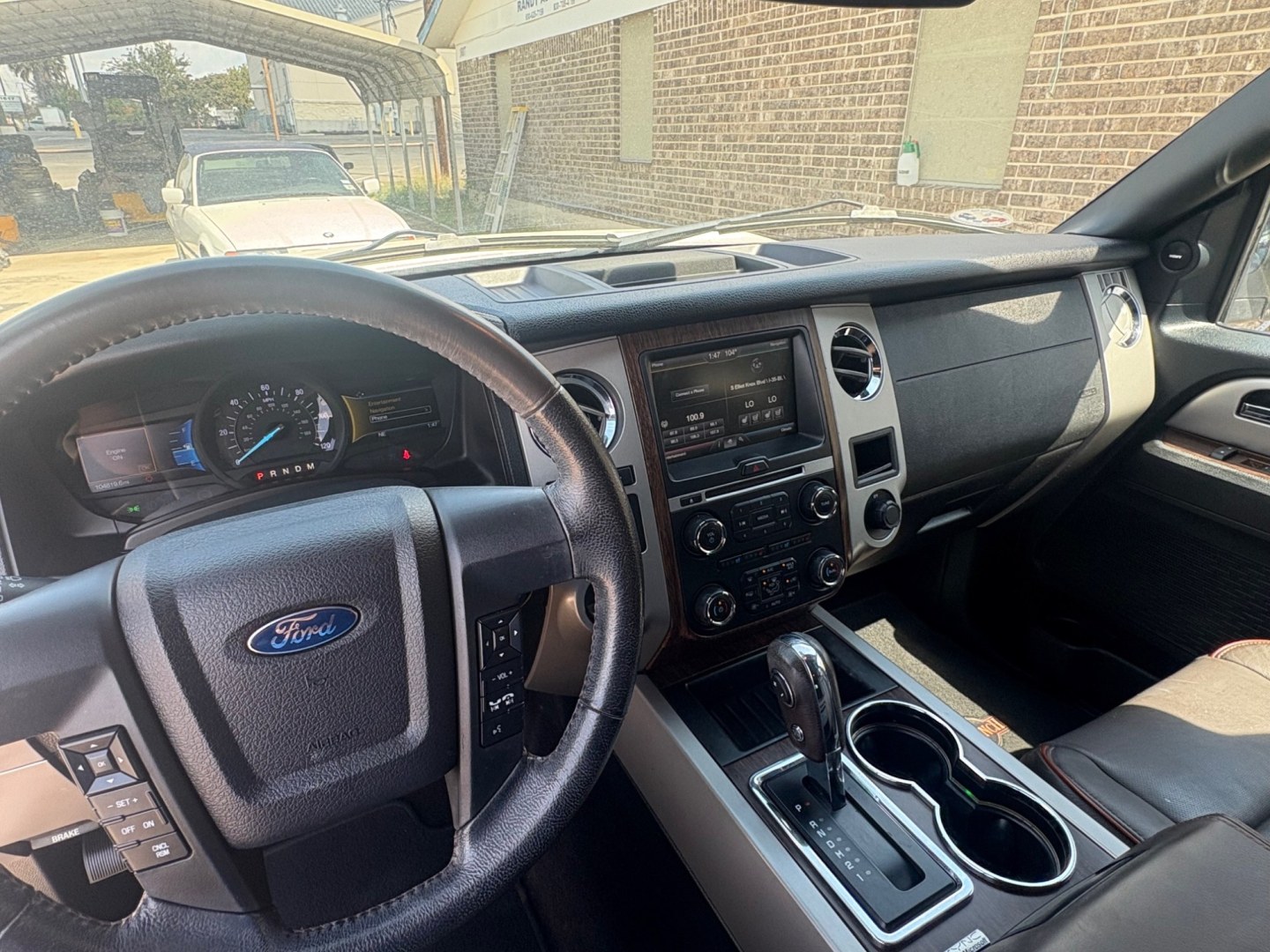 2015 White /brown Ford Expedition King Ranch 2WD (1FMJU1HT1FE) with an 3.5L V6 DOHC 24V FFV engine, 6A transmission, located at 1687 Business 35 S, New Braunfels, TX, 78130, (830) 625-7159, 29.655487, -98.051491- Photo#7