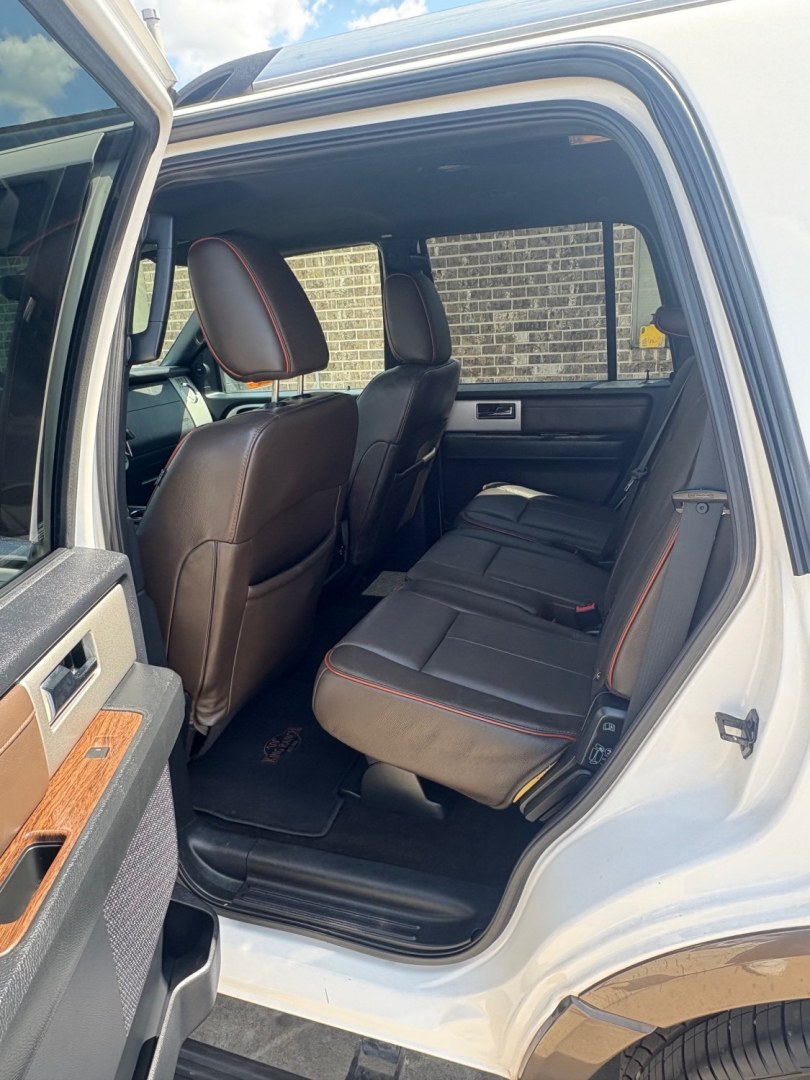 2015 White /brown Ford Expedition King Ranch 2WD (1FMJU1HT1FE) with an 3.5L V6 DOHC 24V FFV engine, 6A transmission, located at 1687 Business 35 S, New Braunfels, TX, 78130, (830) 625-7159, 29.655487, -98.051491- Photo#9
