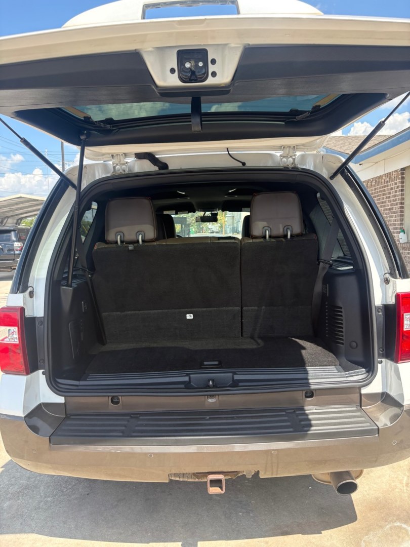2015 White /brown Ford Expedition King Ranch 2WD (1FMJU1HT1FE) with an 3.5L V6 DOHC 24V FFV engine, 6A transmission, located at 1687 Business 35 S, New Braunfels, TX, 78130, (830) 625-7159, 29.655487, -98.051491- Photo#10