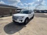 2019 White / black Ford Explorer XLT FWD (1FM5K7D88KG) with an 3.5L V6 DOHC 24V engine, 6A transmission, located at 1687 Business 35 S, New Braunfels, TX, 78130, (830) 625-7159, 29.655487, -98.051491- Photo#0