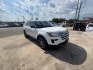 2019 White / black Ford Explorer XLT FWD (1FM5K7D88KG) with an 3.5L V6 DOHC 24V engine, 6A transmission, located at 1687 Business 35 S, New Braunfels, TX, 78130, (830) 625-7159, 29.655487, -98.051491- Photo#2