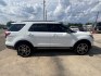 2019 White / black Ford Explorer XLT FWD (1FM5K7D88KG) with an 3.5L V6 DOHC 24V engine, 6A transmission, located at 1687 Business 35 S, New Braunfels, TX, 78130, (830) 625-7159, 29.655487, -98.051491- Photo#3