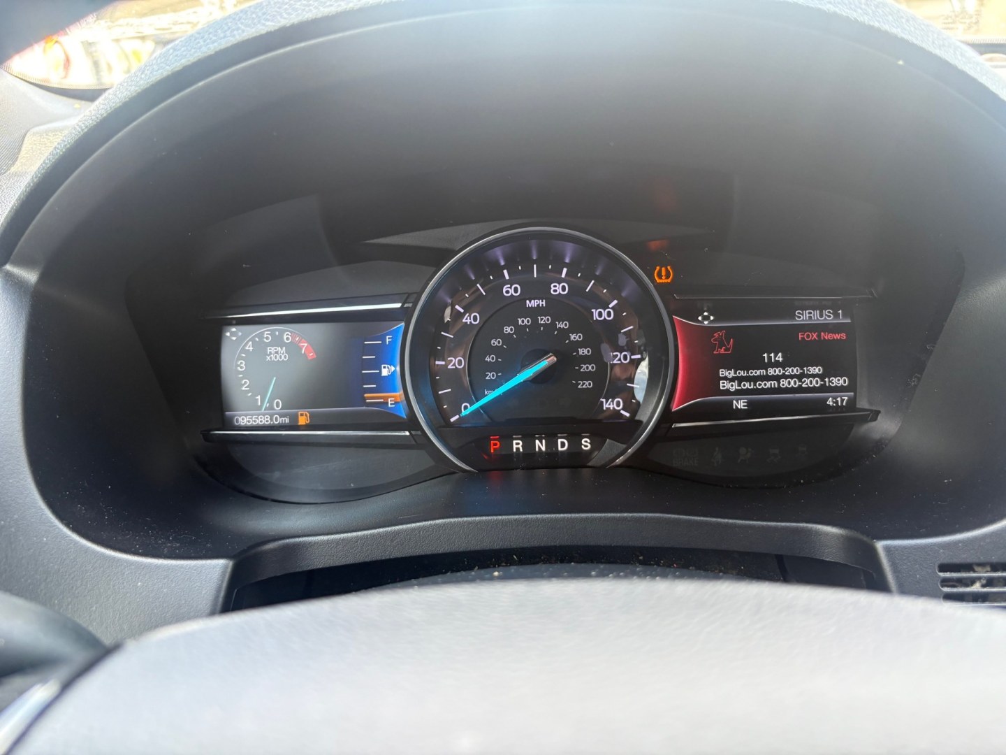 2019 White / black Ford Explorer XLT FWD (1FM5K7D88KG) with an 3.5L V6 DOHC 24V engine, 6A transmission, located at 1687 Business 35 S, New Braunfels, TX, 78130, (830) 625-7159, 29.655487, -98.051491- Photo#8
