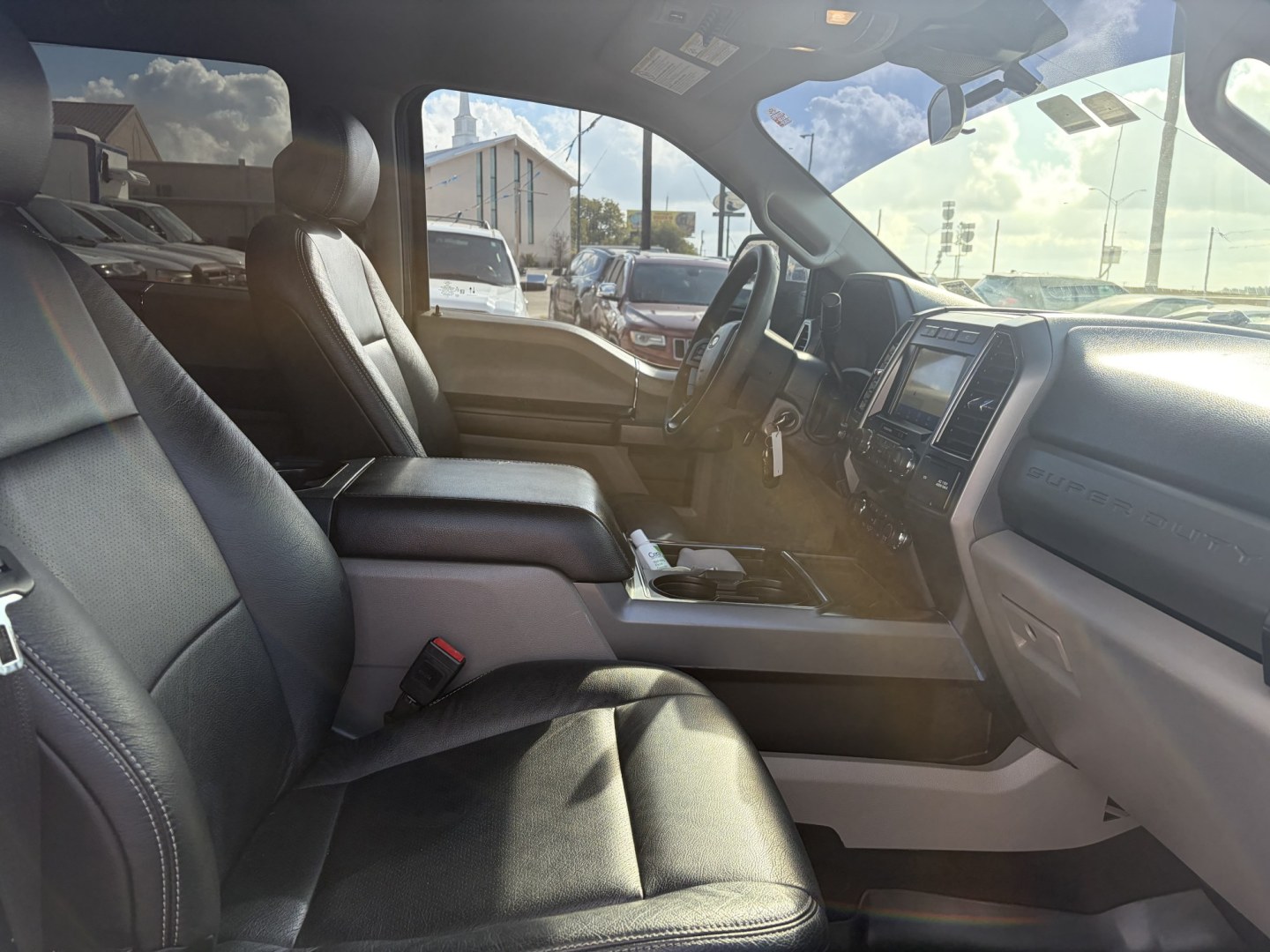 2022 Gray Ford F-250 SD XLT Crew Cab 4WD (1FT8W2BT2NE) with an 6.7L V8 OHV 16V DIESEL engine, 6A transmission, located at 1687 Business 35 S, New Braunfels, TX, 78130, (830) 625-7159, 29.655487, -98.051491- Photo#2