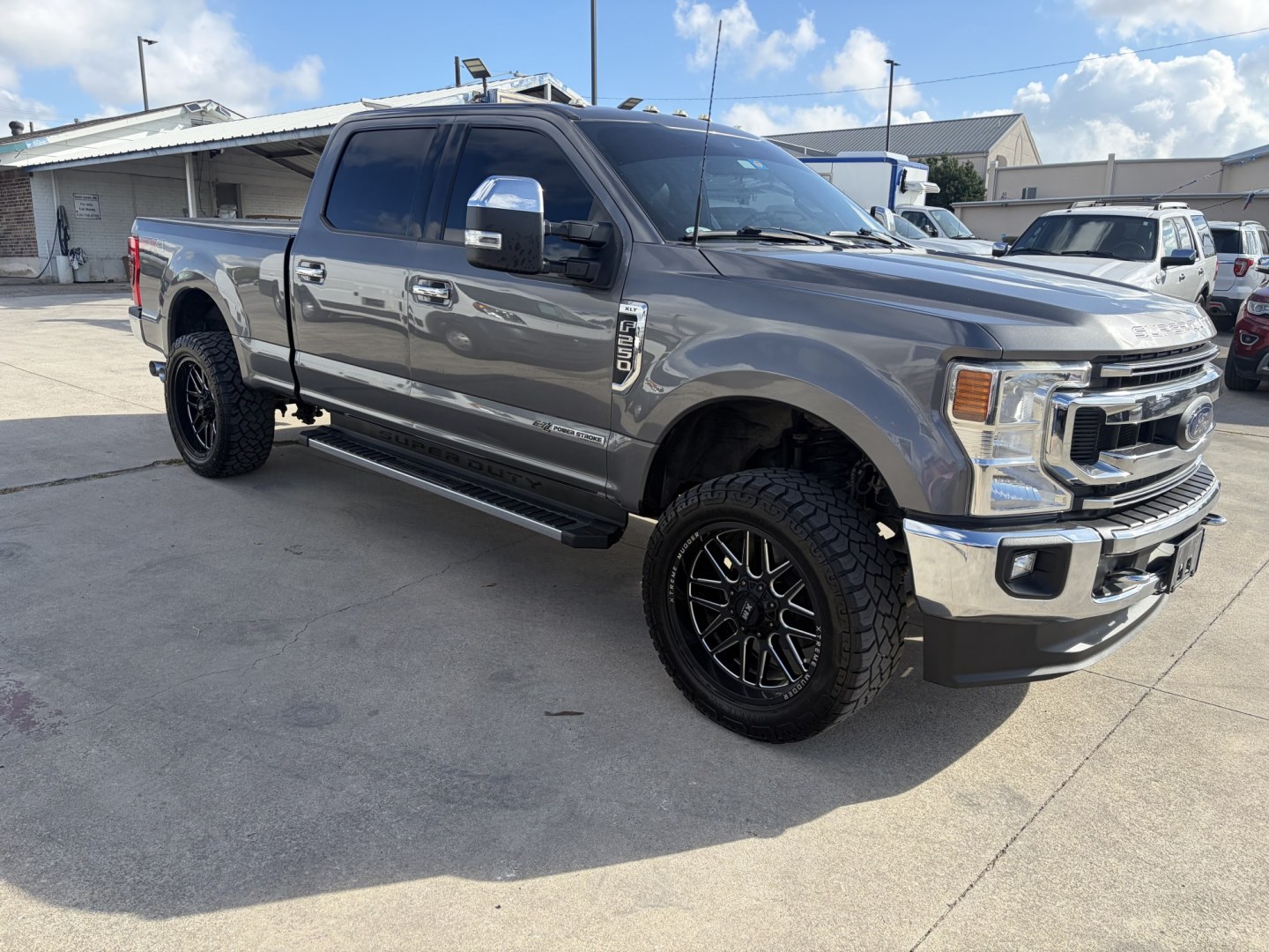 2022 Gray Ford F-250 SD XLT Crew Cab 4WD (1FT8W2BT2NE) with an 6.7L V8 OHV 16V DIESEL engine, 6A transmission, located at 1687 Business 35 S, New Braunfels, TX, 78130, (830) 625-7159, 29.655487, -98.051491- Photo#1