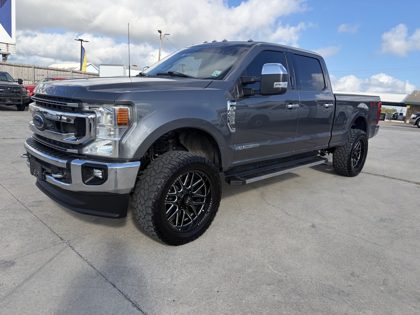 2022 Gray Ford F-250 SD XLT Crew Cab 4WD (1FT8W2BT2NE) with an 6.7L V8 OHV 16V DIESEL engine, 6A transmission, located at 1687 Business 35 S, New Braunfels, TX, 78130, (830) 625-7159, 29.655487, -98.051491- Photo#0