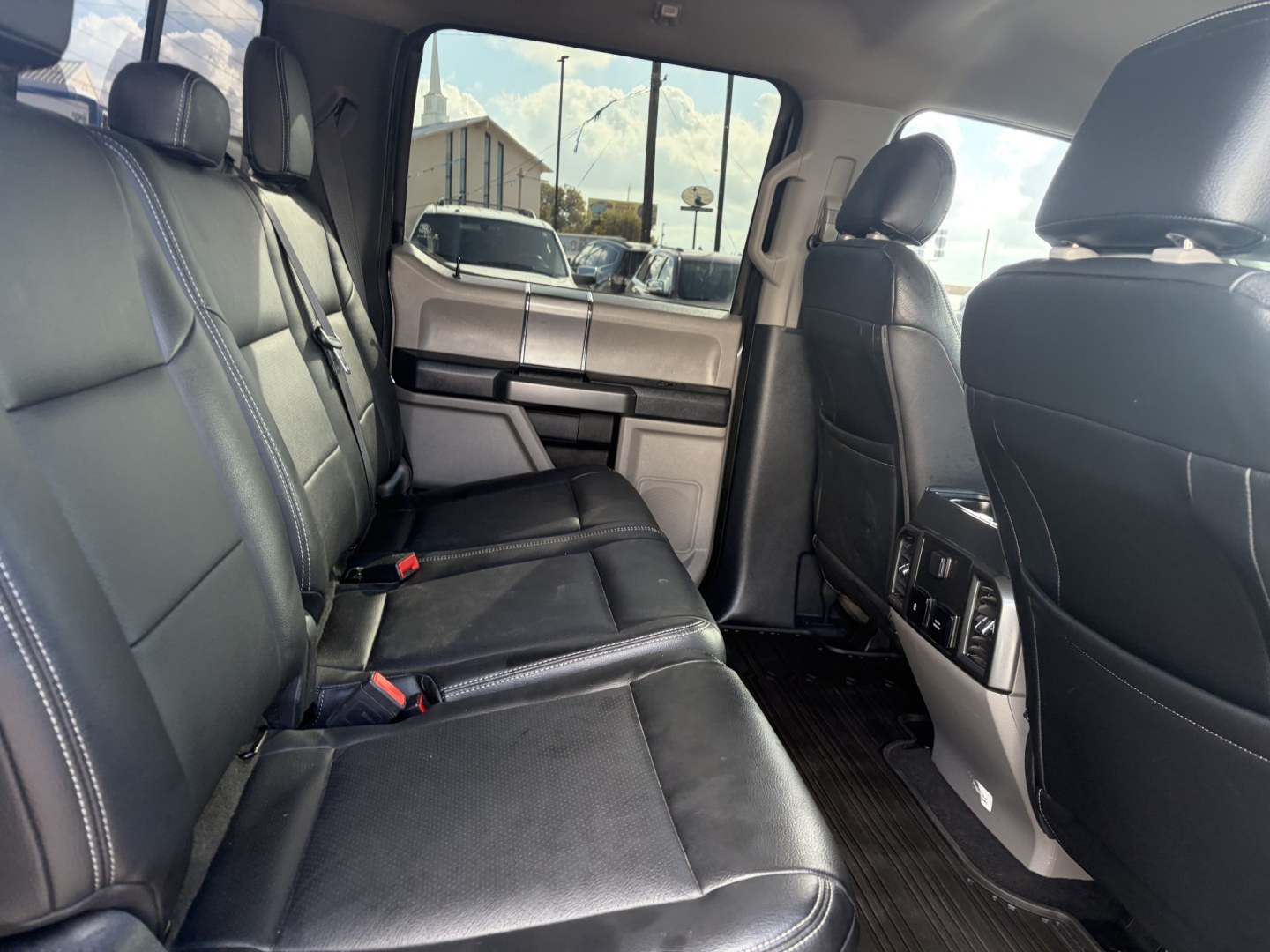 2022 Gray Ford F-250 SD XLT Crew Cab 4WD (1FT8W2BT2NE) with an 6.7L V8 OHV 16V DIESEL engine, 6A transmission, located at 1687 Business 35 S, New Braunfels, TX, 78130, (830) 625-7159, 29.655487, -98.051491- Photo#4