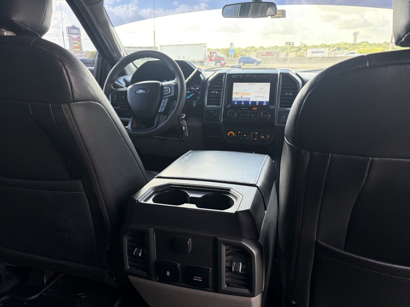 2022 Gray Ford F-250 SD XLT Crew Cab 4WD (1FT8W2BT2NE) with an 6.7L V8 OHV 16V DIESEL engine, 6A transmission, located at 1687 Business 35 S, New Braunfels, TX, 78130, (830) 625-7159, 29.655487, -98.051491- Photo#5