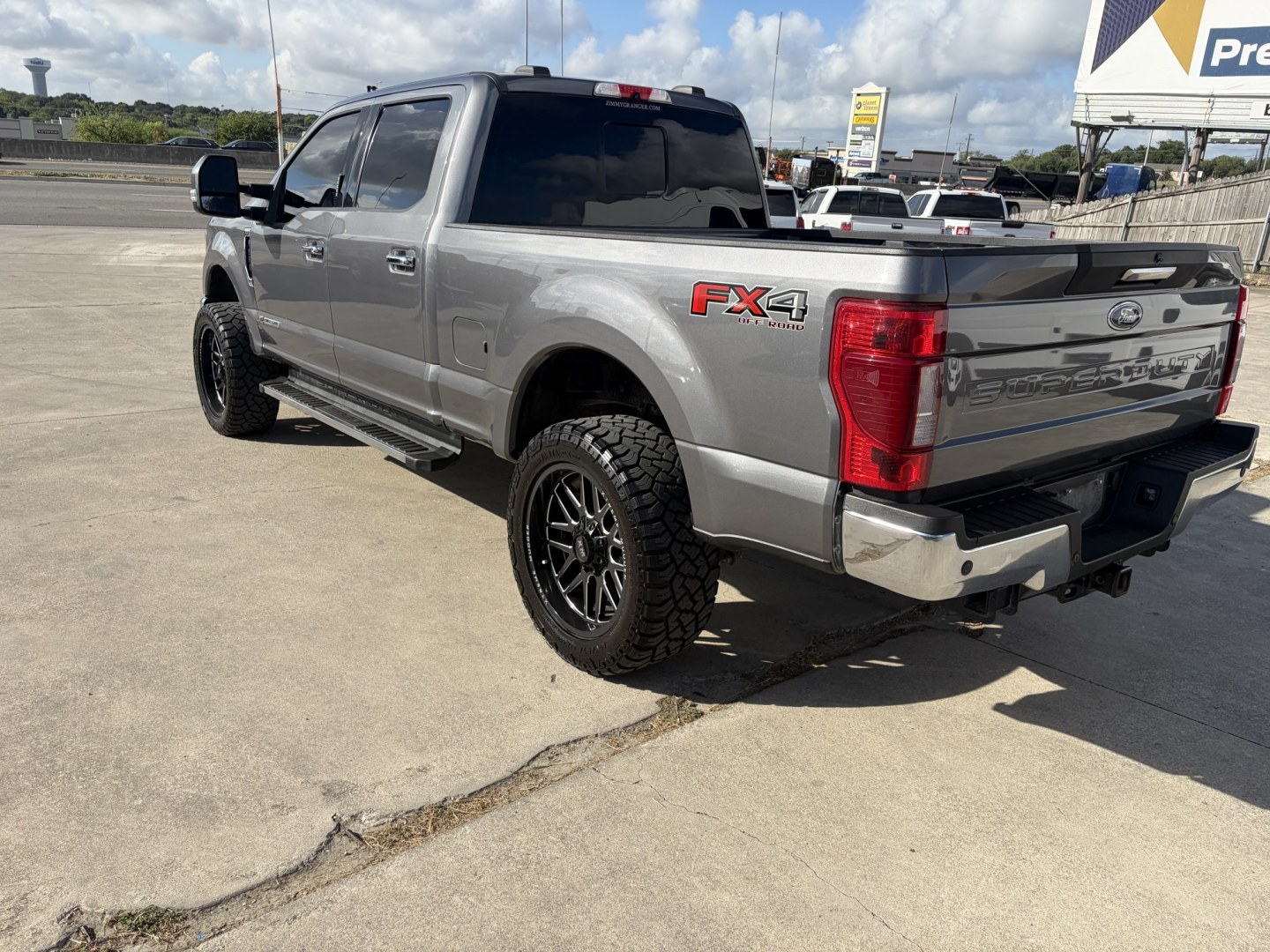 2022 Gray Ford F-250 SD XLT Crew Cab 4WD (1FT8W2BT2NE) with an 6.7L V8 OHV 16V DIESEL engine, 6A transmission, located at 1687 Business 35 S, New Braunfels, TX, 78130, (830) 625-7159, 29.655487, -98.051491- Photo#8