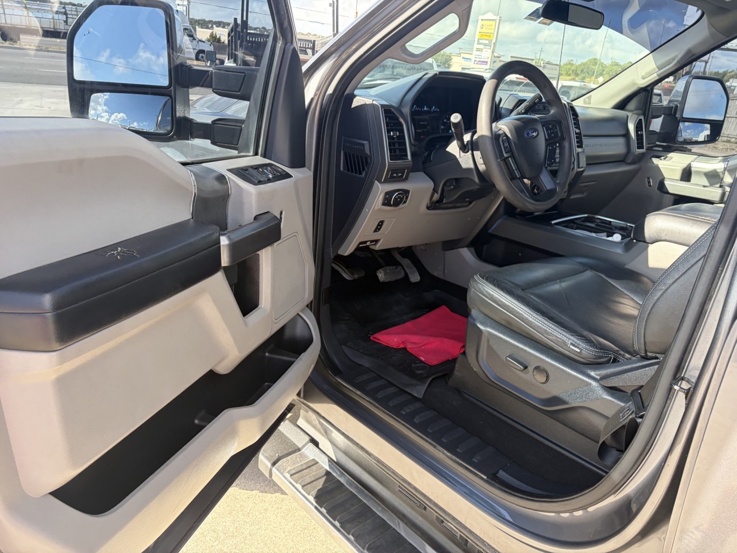 2022 Gray Ford F-250 SD XLT Crew Cab 4WD (1FT8W2BT2NE) with an 6.7L V8 OHV 16V DIESEL engine, 6A transmission, located at 1687 Business 35 S, New Braunfels, TX, 78130, (830) 625-7159, 29.655487, -98.051491- Photo#10