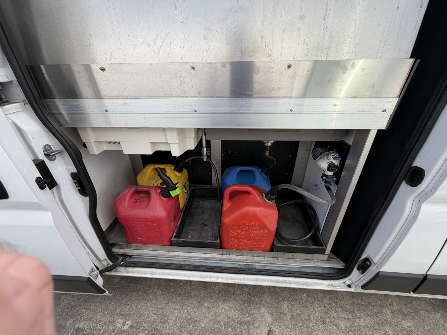 2018 White RAM Promaster 3500 High Roof Tradesman 159-in. WB Ext (3C6URVJG5JE) with an 3.6L V6 engine, 6A transmission, located at 1687 Business 35 S, New Braunfels, TX, 78130, (830) 625-7159, 29.655487, -98.051491- Photo#2