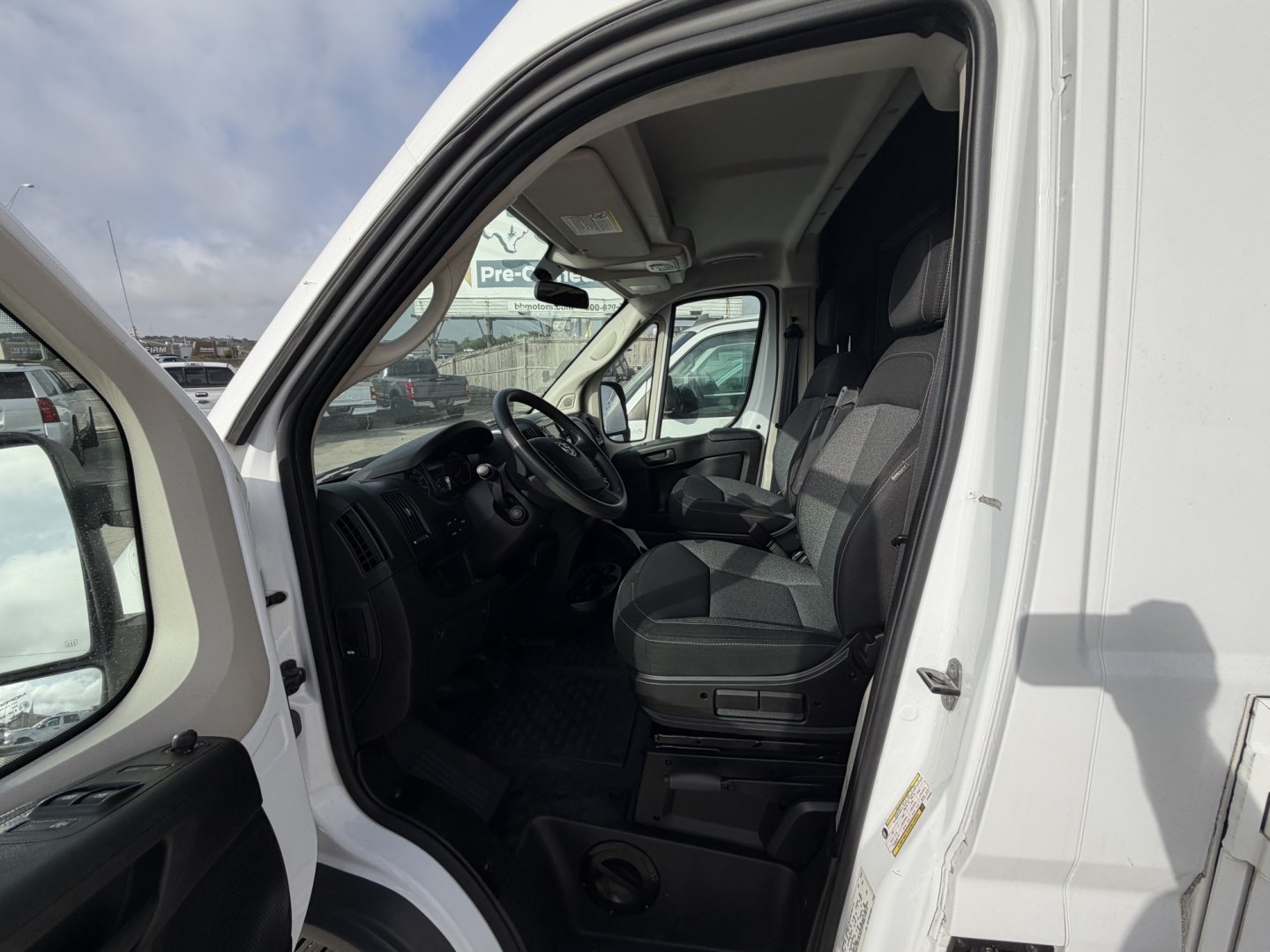 2018 White RAM Promaster 3500 High Roof Tradesman 159-in. WB Ext (3C6URVJG5JE) with an 3.6L V6 engine, 6A transmission, located at 1687 Business 35 S, New Braunfels, TX, 78130, (830) 625-7159, 29.655487, -98.051491- Photo#7