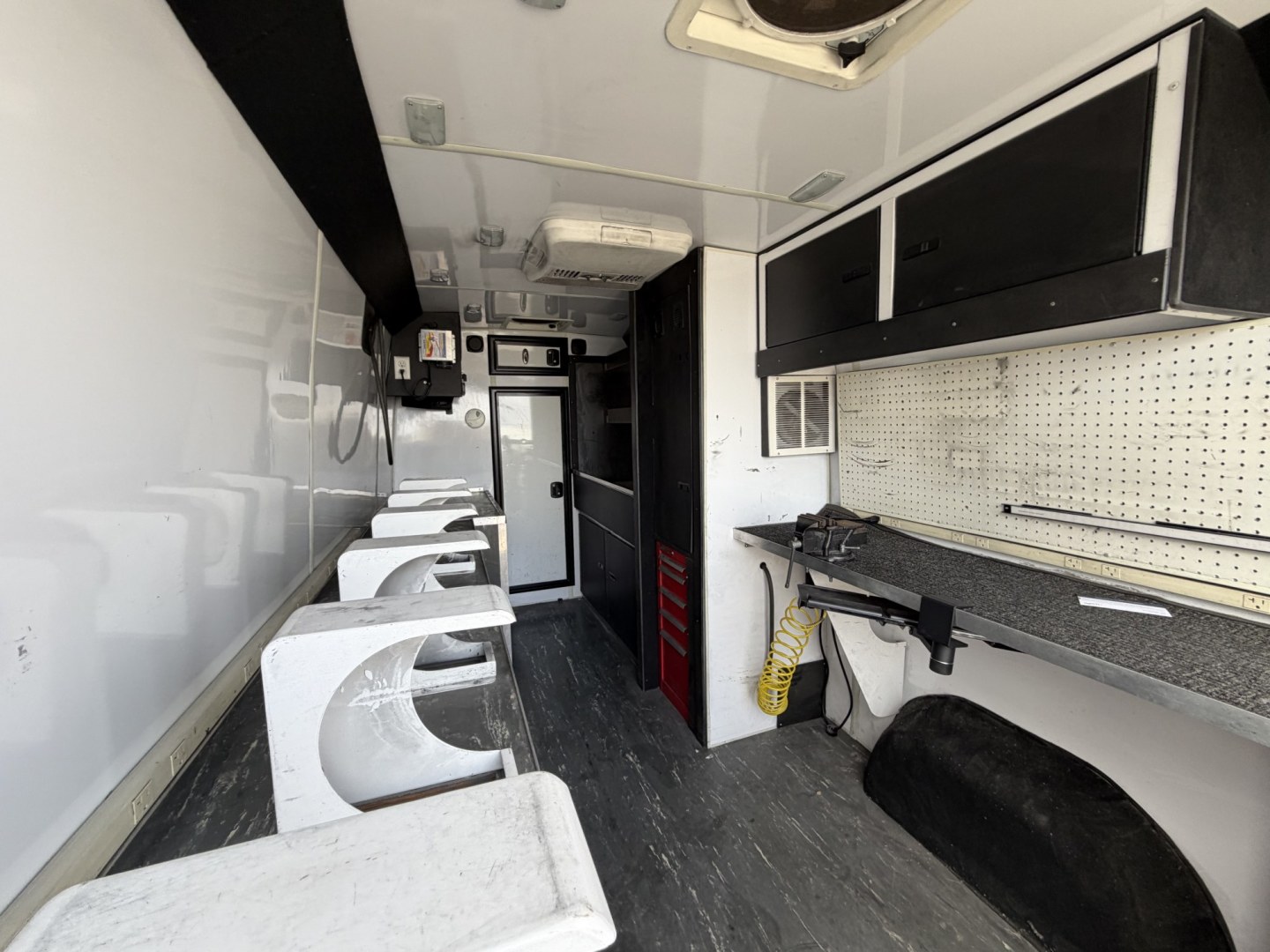 2018 White RAM Promaster 3500 High Roof Tradesman 159-in. WB Ext (3C6URVJG5JE) with an 3.6L V6 engine, 6A transmission, located at 1687 Business 35 S, New Braunfels, TX, 78130, (830) 625-7159, 29.655487, -98.051491- Photo#5