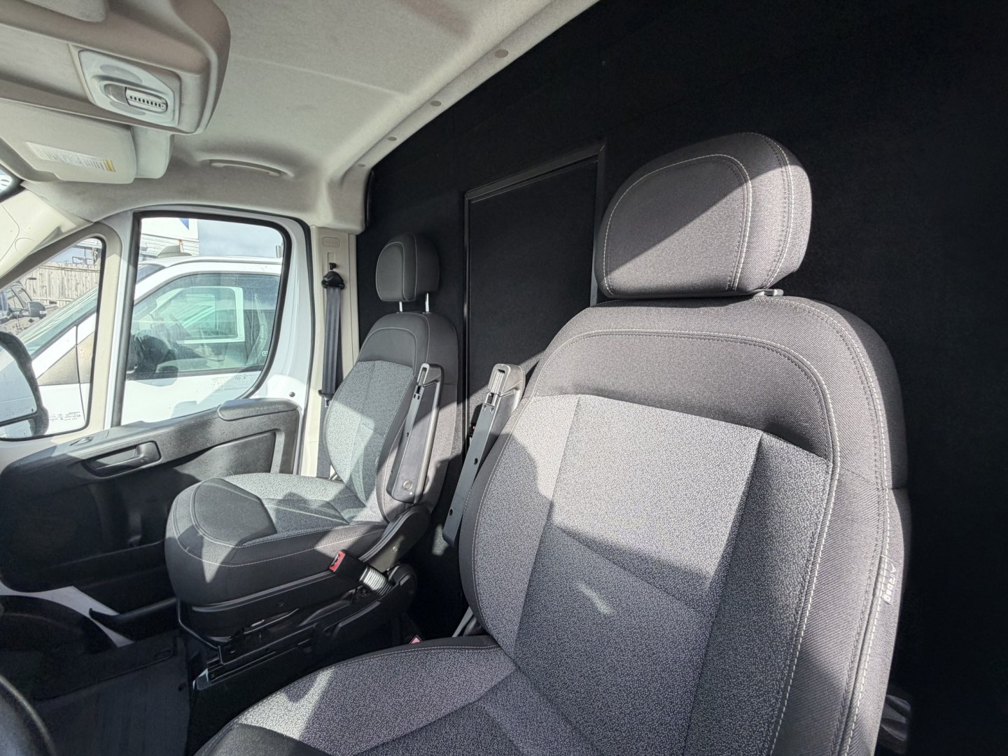 2018 White RAM Promaster 3500 High Roof Tradesman 159-in. WB Ext (3C6URVJG5JE) with an 3.6L V6 engine, 6A transmission, located at 1687 Business 35 S, New Braunfels, TX, 78130, (830) 625-7159, 29.655487, -98.051491- Photo#10