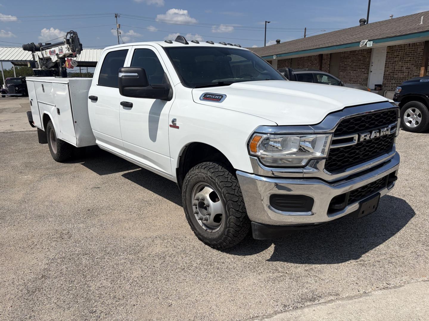 2024 White RAM 3500 Crew Cab 4WD DRW (3C7WRTCL0RG) with an 6.7L L6 OHV 24V TURBO DIESEL engine, 6A transmission, located at 1687 Business 35 S, New Braunfels, TX, 78130, (830) 625-7159, 29.655487, -98.051491- Photo#1